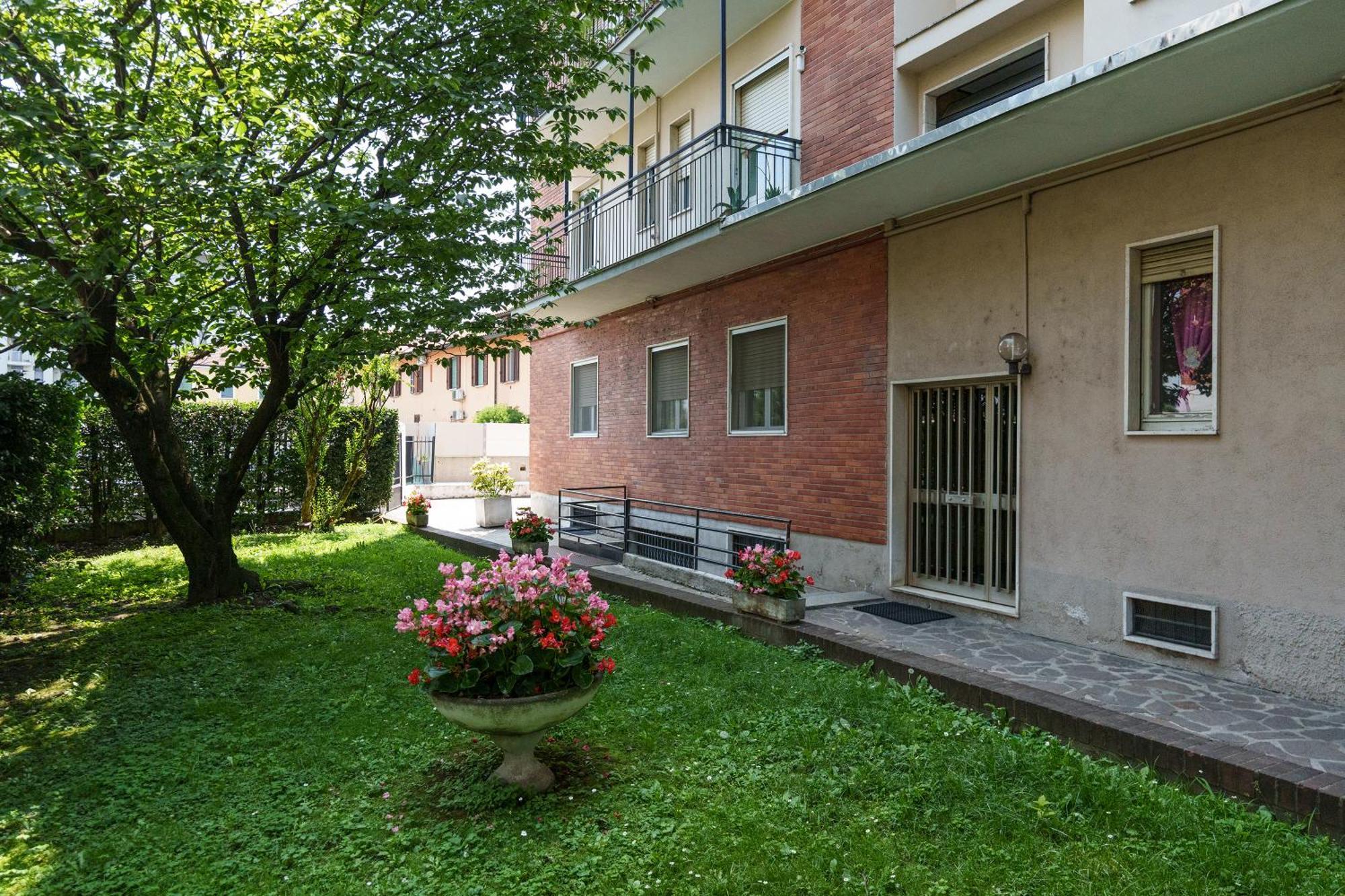Апартаменты Duomo/Linate Parcheggi Gratis E Tram Sotto Casa Милан Экстерьер фото